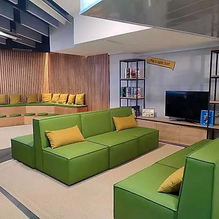 Hotel Twentytu 2*